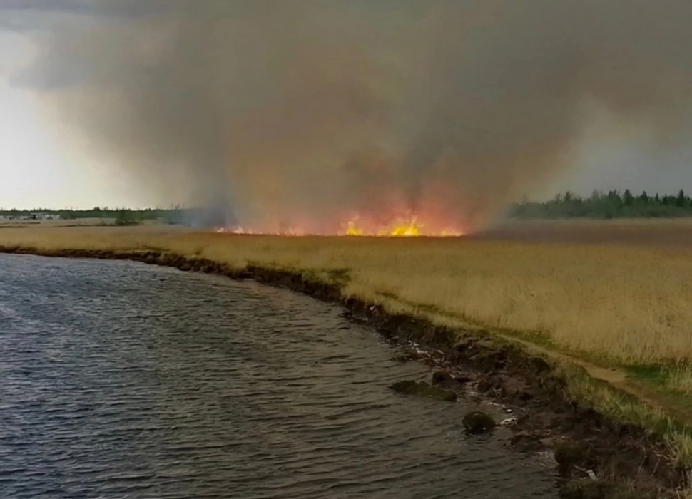 В Северодвинске подростки потушили пожар